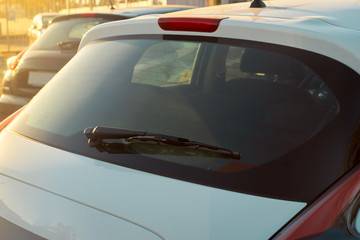 Remplacer  la lunette arrière de votre véhicule  avec Major pare brise à Aubagne